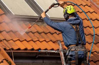 Démoussage et hydrofuge de toiture à Houplines